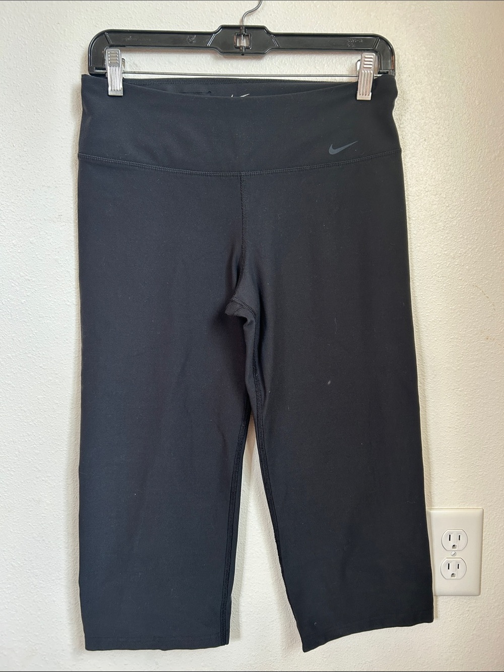 Nike Black Mid-Crop Performance Leggings- Medium